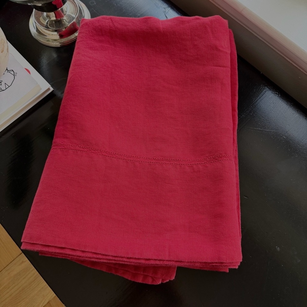 Williams Sonoma Red Linen Tablecloth 70x90 Luxury Hosting Decor - Picture 2 of 5